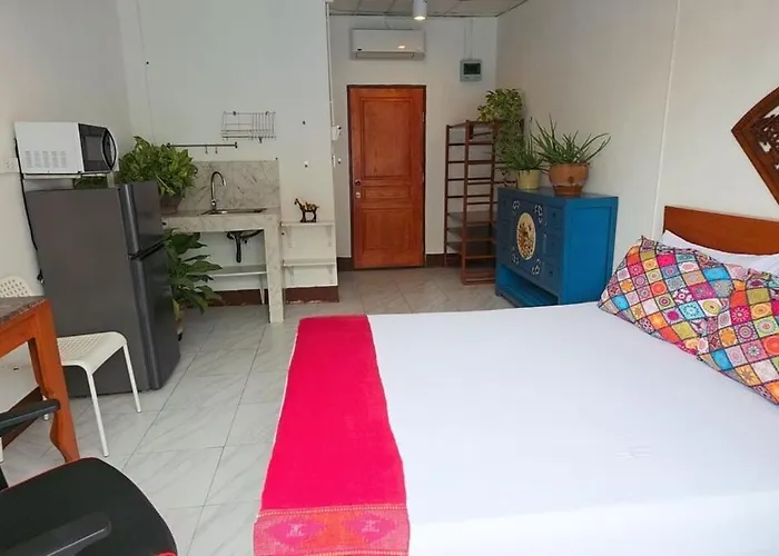 Lumphini Perfect Escape Sunny Rooftop Ensuite 방콕